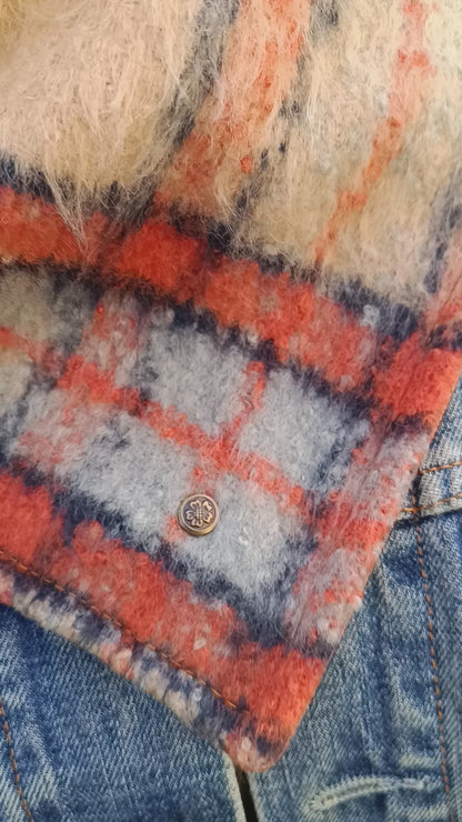 Tour de cou duveteux tartan beige marron et bleu doublé velours bouton celte