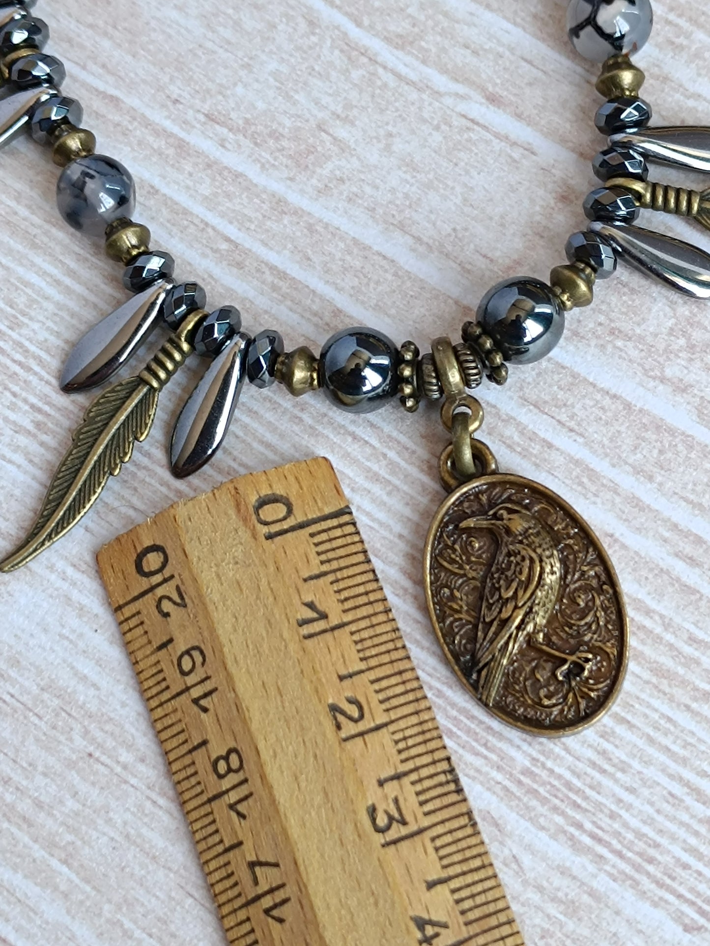 Collier Bohème Ethnique – Dagues Noires, Agathe Veinée & Corbeau