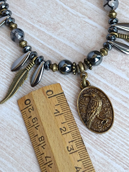 Collier Bohème Ethnique – Dagues Noires, Agathe Veinée & Corbeau
