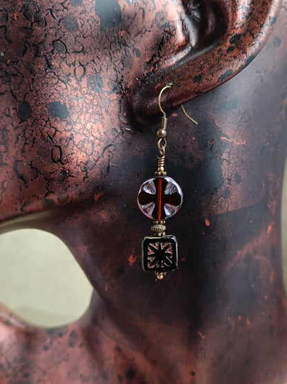 Boucles d'oreilles pendantes perles de verre tchèque asymétriques style bohème chic