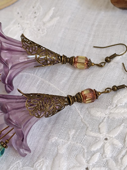 Boucles d’oreilles Fleurs XXL violettes – Bleu ciel & rose tendre, bronze antique