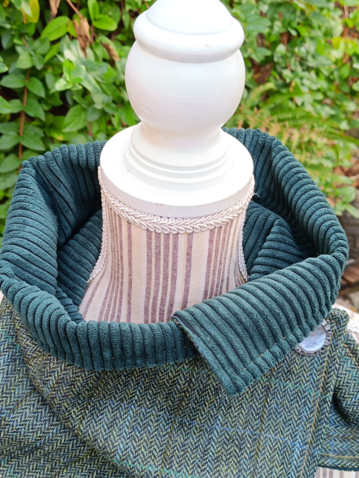Tour de cou tweed celtique doublé velours et bouton vintage métal et nacre