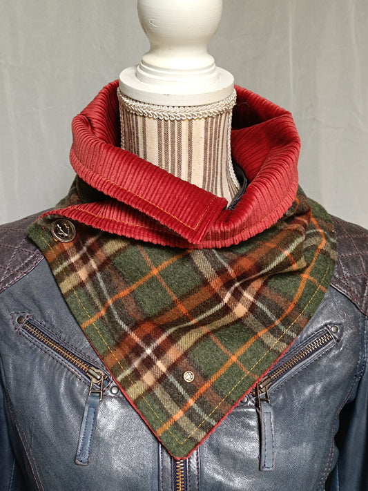 Tour de cou écharpe boutonnée tartan lainage doublé velours et bouton chardon écossais