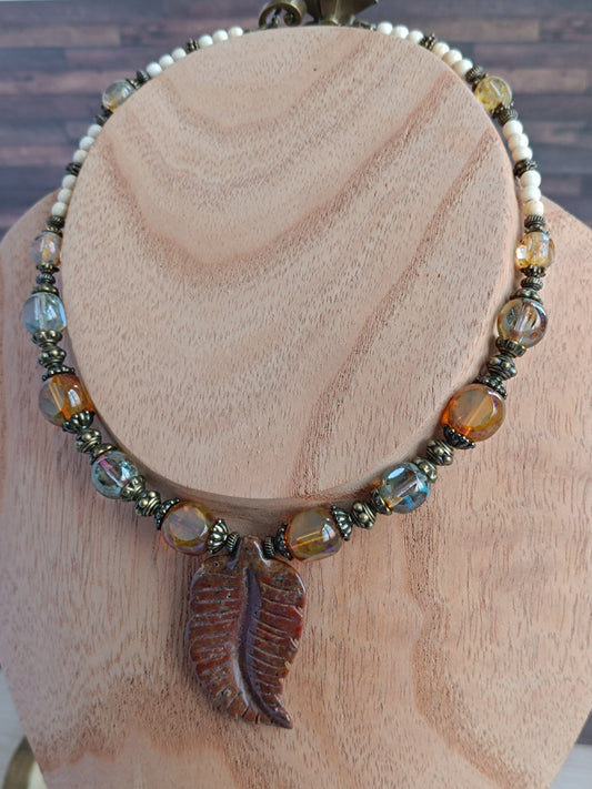Collier Bohème Ethnique – Feuille Marron & Howlite Blanche