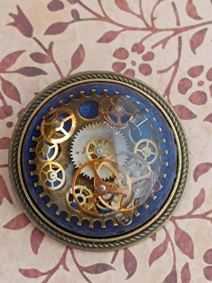 broche dôme de résine époxy  Steampunk