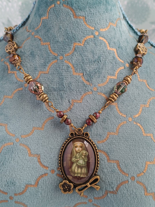 Collier Fillette et Poupée - Cabochon Vintage Gothique