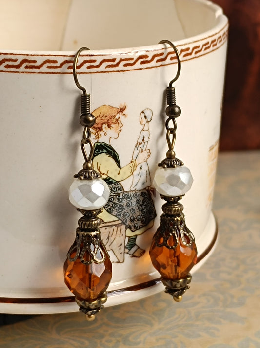 Boucles d'oreilles pendantes en perles de verre tchèque – Élégance vintage et éclat bohème