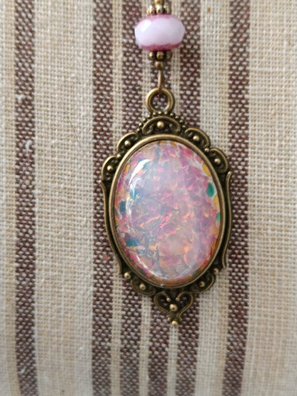 Collier Pendentif Vintage "Éclat Confetti" en Laiton et Verre Bohème