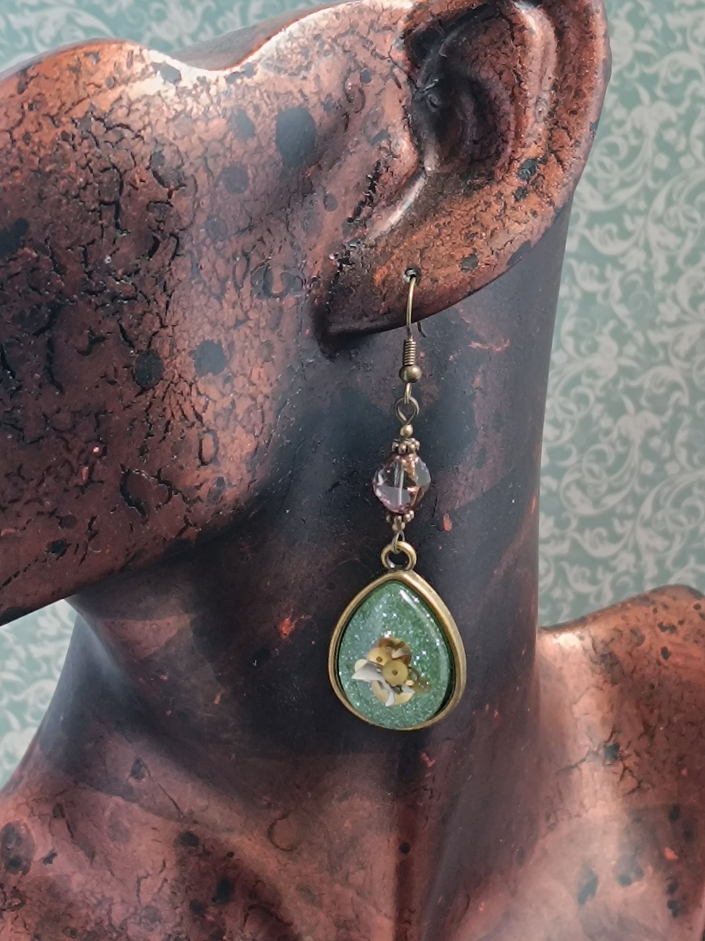 Boucles d'oreilles pendantes Steampunk gouttes vert clair - Perles verre tchèque 5cm