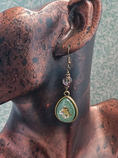 Boucles d'oreilles pendantes Steampunk gouttes vert clair - Perles verre tchèque 5cm