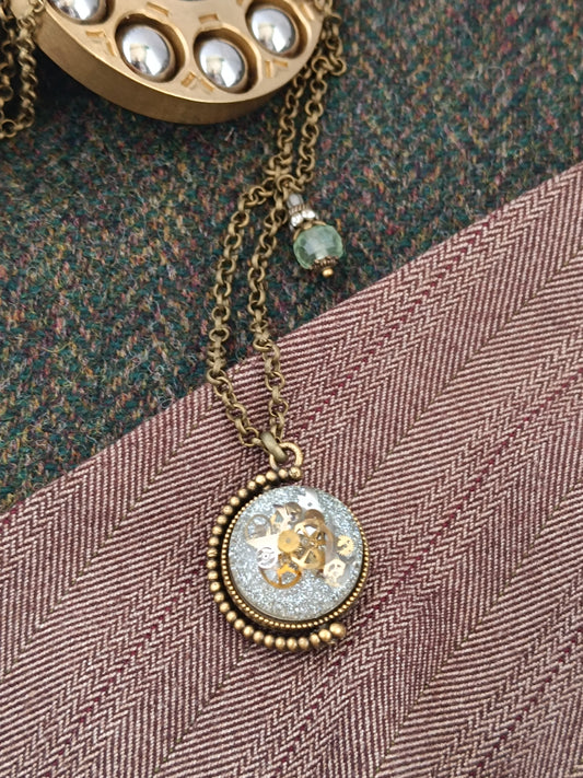 Collier sautoir chaîne steampunk pendentif mappemonde pivotant