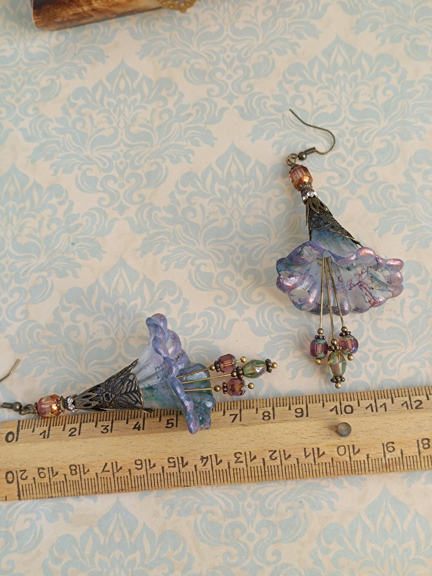 Boucles d'Oreilles Fleur Trompette mélancolique printanière