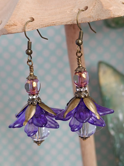 Boucles d'oreilles fleurs pompons ultra violettes