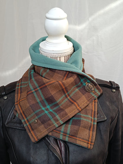 Écharpe boutonnée col bénitier tartan doublé polaire et bouton vintage