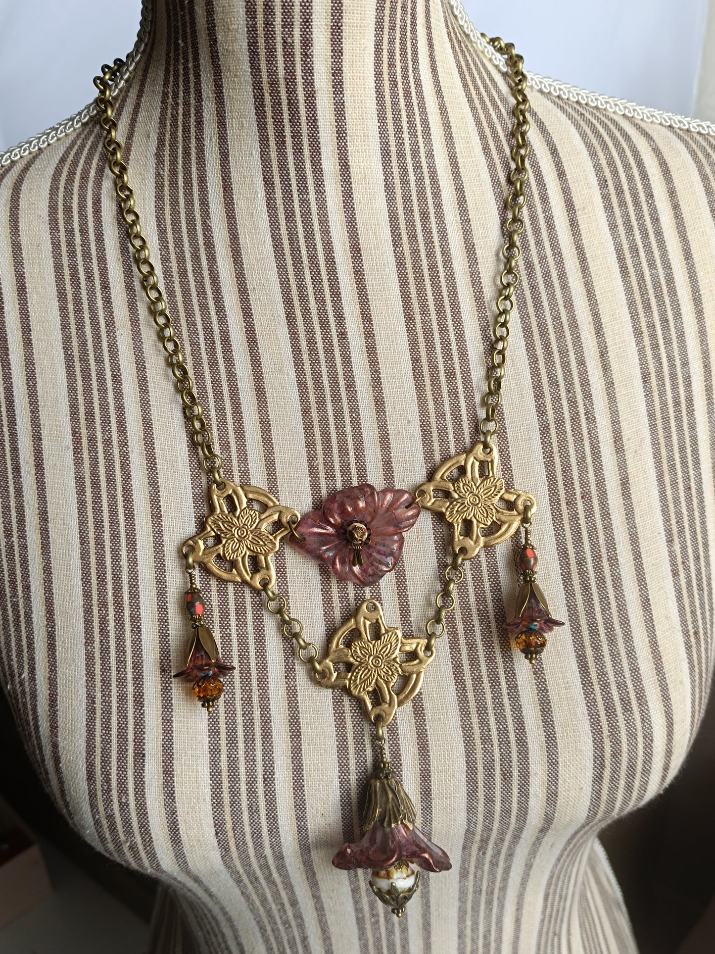 Collier plastron baroque romantique fleurs de printemps