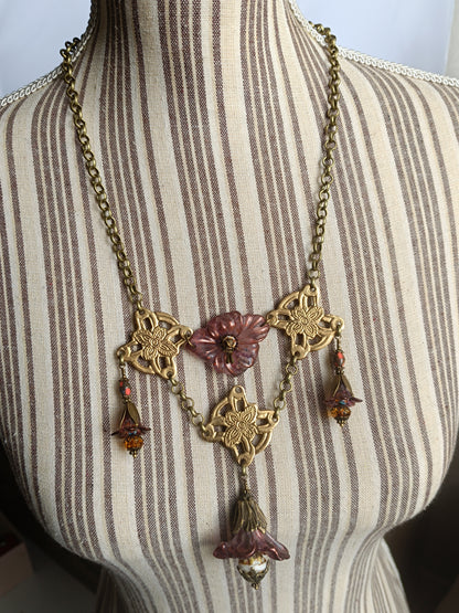 Collier plastron baroque romantique fleurs de printemps