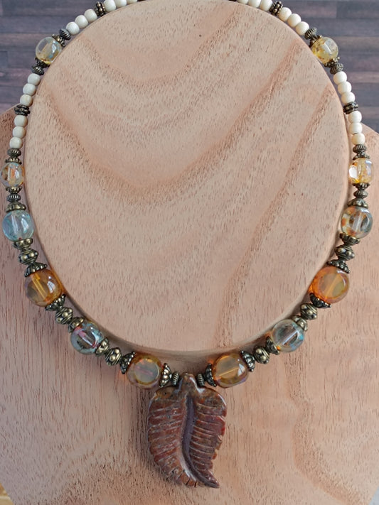 Collier Bohème Ethnique – Feuille Marron & Howlite Blanche