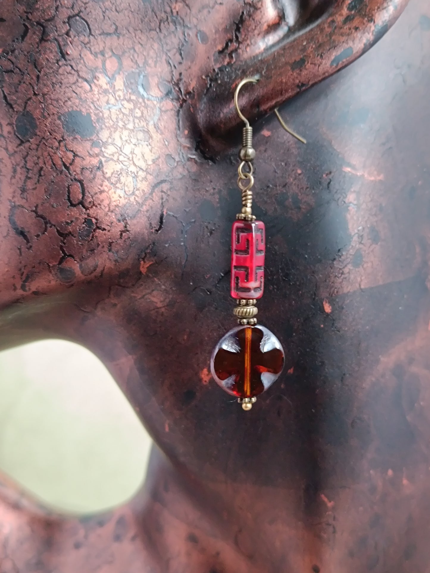 Boucles d'oreilles pendantes perles de verre tchèque style bohème mystérieux moderne