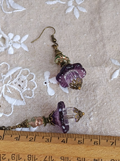 Boucles d'oreilles fleurs améthyste et fleurets verts