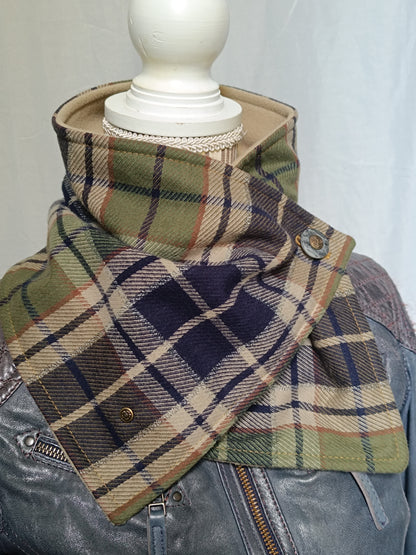 Tour de cou écharpe boutonnée tartan et polaire, bouton vintage
