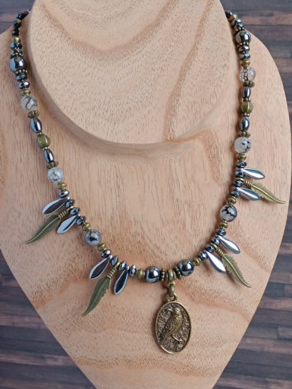 Collier Bohème Ethnique – Dagues Noires, Agathe Veinée & Corbeau