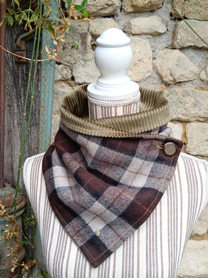 Tour de cou tartan écossais laine velours côtelé et bouton vintage autrichien