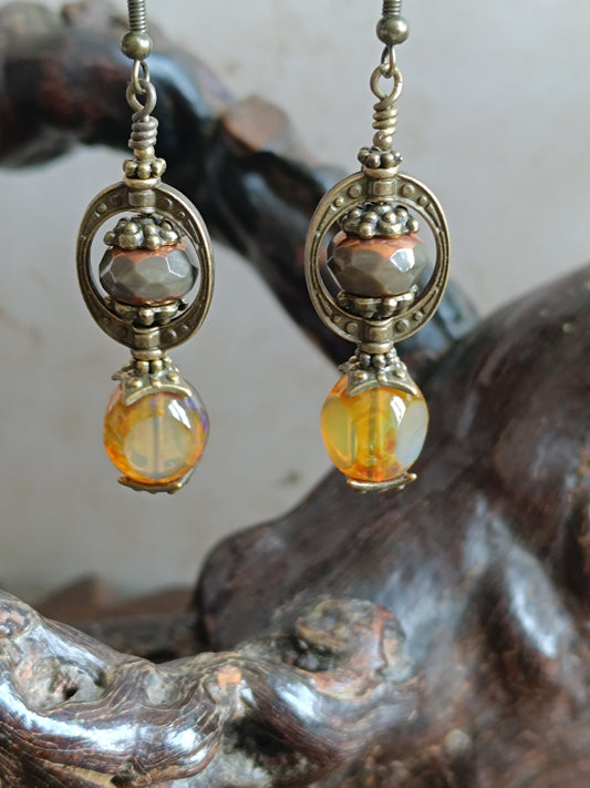 Boucles Oreilles Pendantes Dark Academia Verre Tchèque Bronze Antique