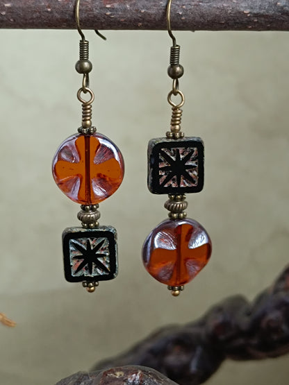 Boucles d'oreilles pendantes perles de verre tchèque asymétriques style bohème chic