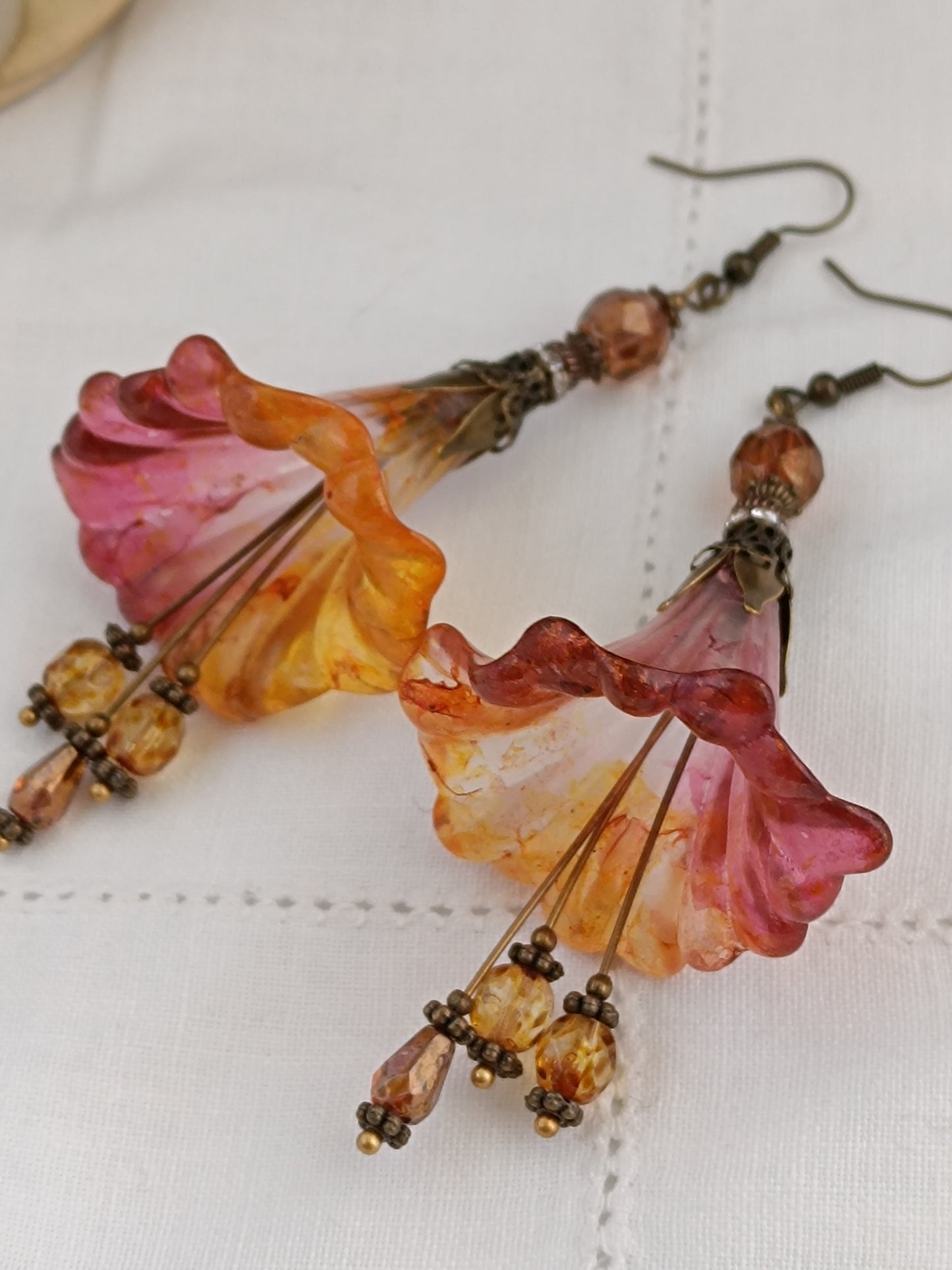 Boucles d'Oreilles Fleurs Lucite XXL - Perles Verre Tchèque