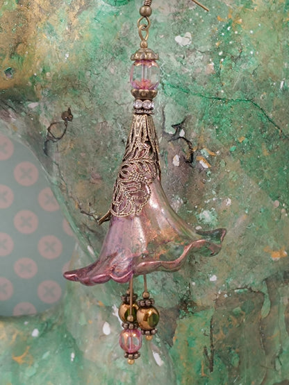 Boucles d'Oreilles Pendantes Féeriques Vertes et Violettes Fleurs Acrylique Perles Verre Tchèque XXL