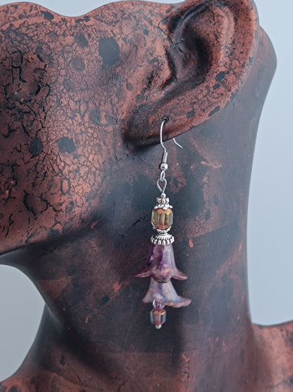 Boucles d'oreilles fleurs acrylique givrée, perles de verre tchèque, acier inoxydable