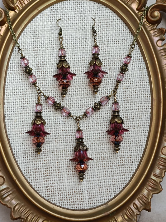 Parure Collier Boucles d'Oreilles Fleurs Féeriques Lucite Rose Verre Tchèque Bronze Antique