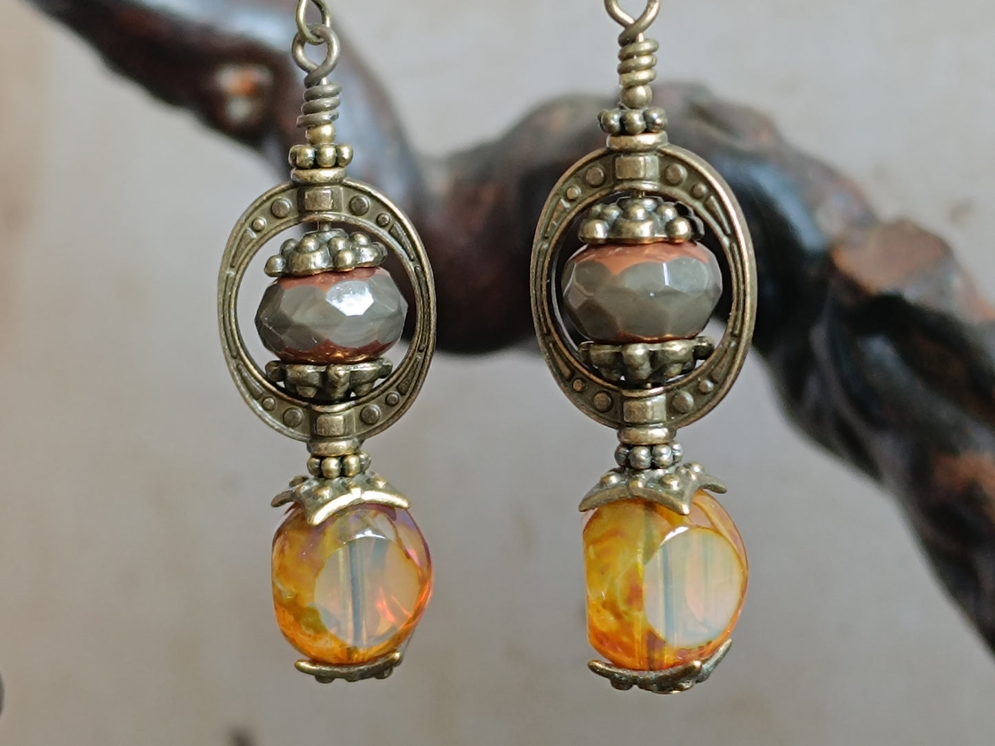 Boucles Oreilles Pendantes Dark Academia Verre Tchèque Bronze Antique