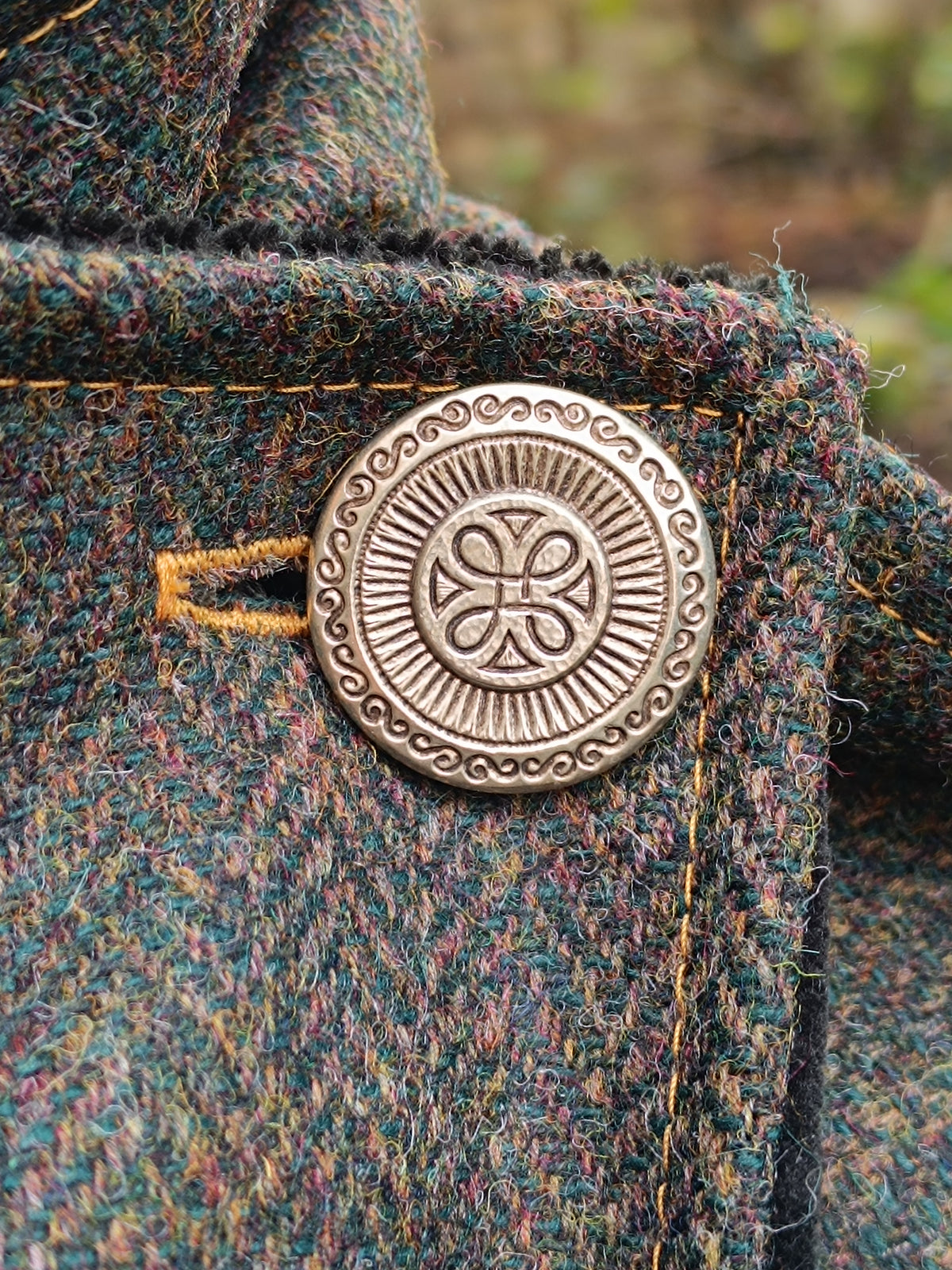 Tour de cou tweed celtique doublé velours côtelé et bouton vintage métal celte