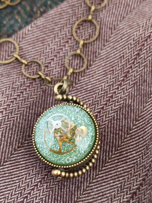 Sautoir steampunk pendentif mappemonde pivotant chaîne gros anneaux