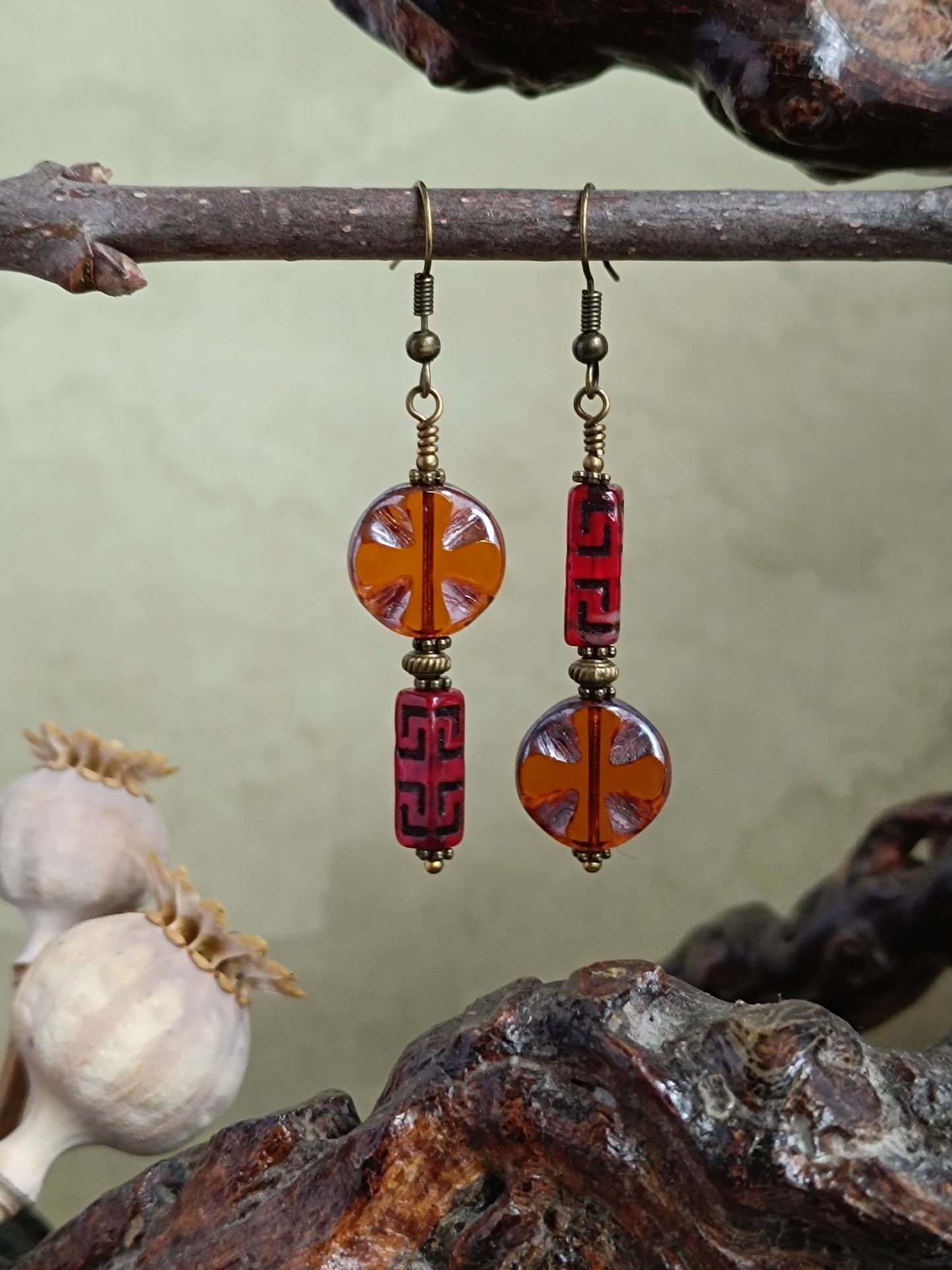 Boucles d'oreilles pendantes perles de verre tchèque style bohème mystérieux moderne