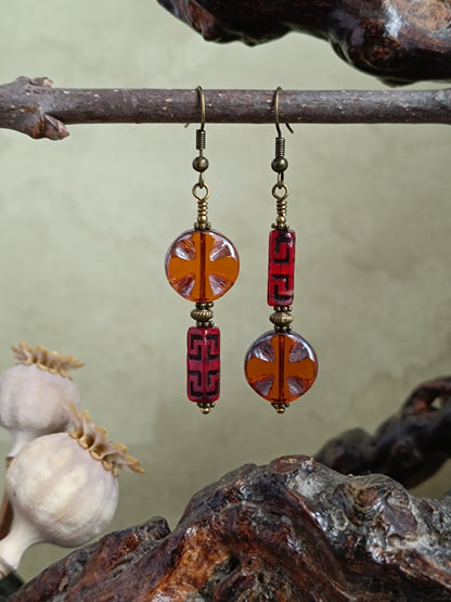 Boucles d'oreilles pendantes perles de verre tchèque style bohème mystérieux moderne