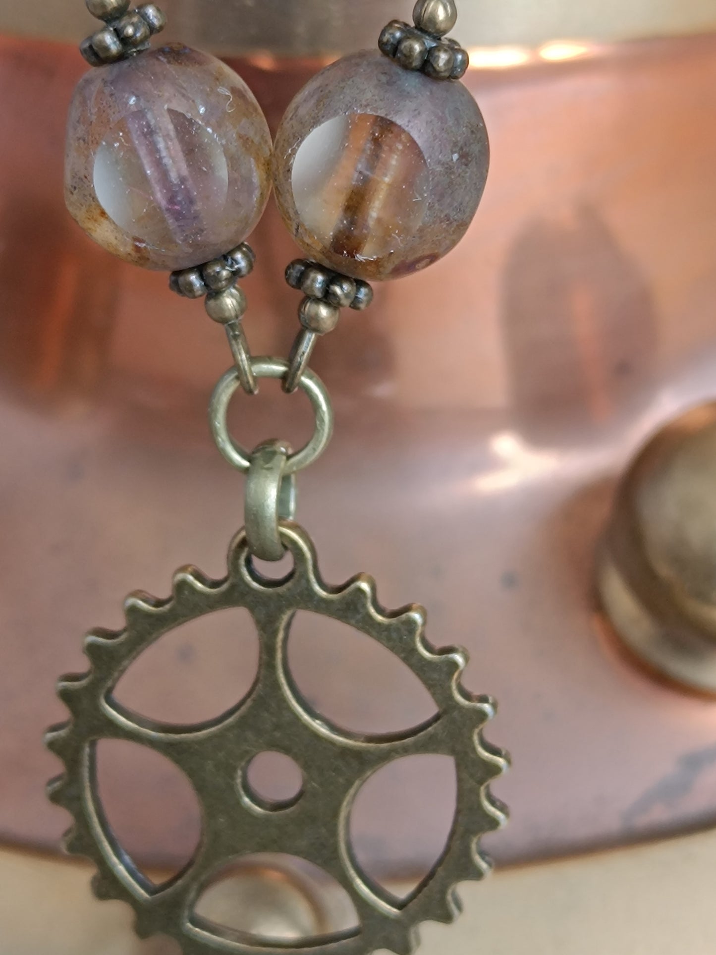 Collier Steampunk Chapelet Perles de Verre Tchèque Pendentif Cabochon Vert Résine Époxy Bronze Artisanal