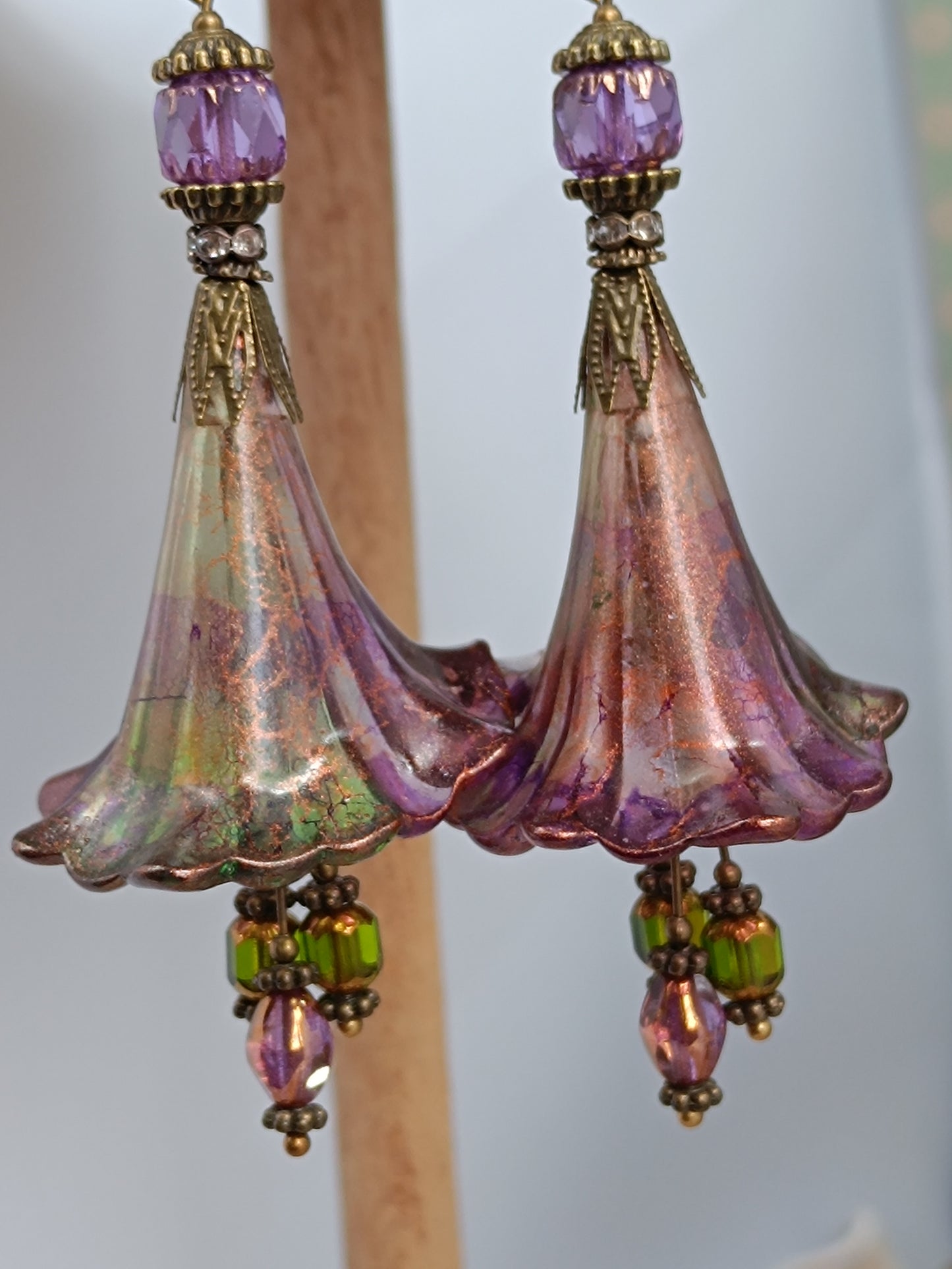 Boucles d'Oreilles Pendantes Féeriques Violettes Vertes Reflets Cuivré Magique Perles Verre Tchèque XXL