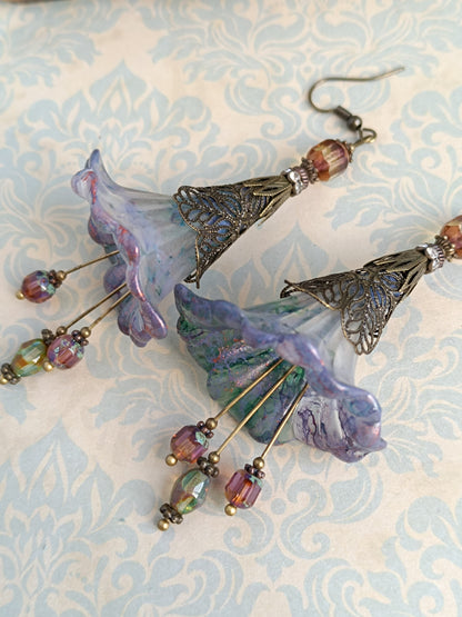 Boucles d'Oreilles Fleur Trompette mélancolique printanière
