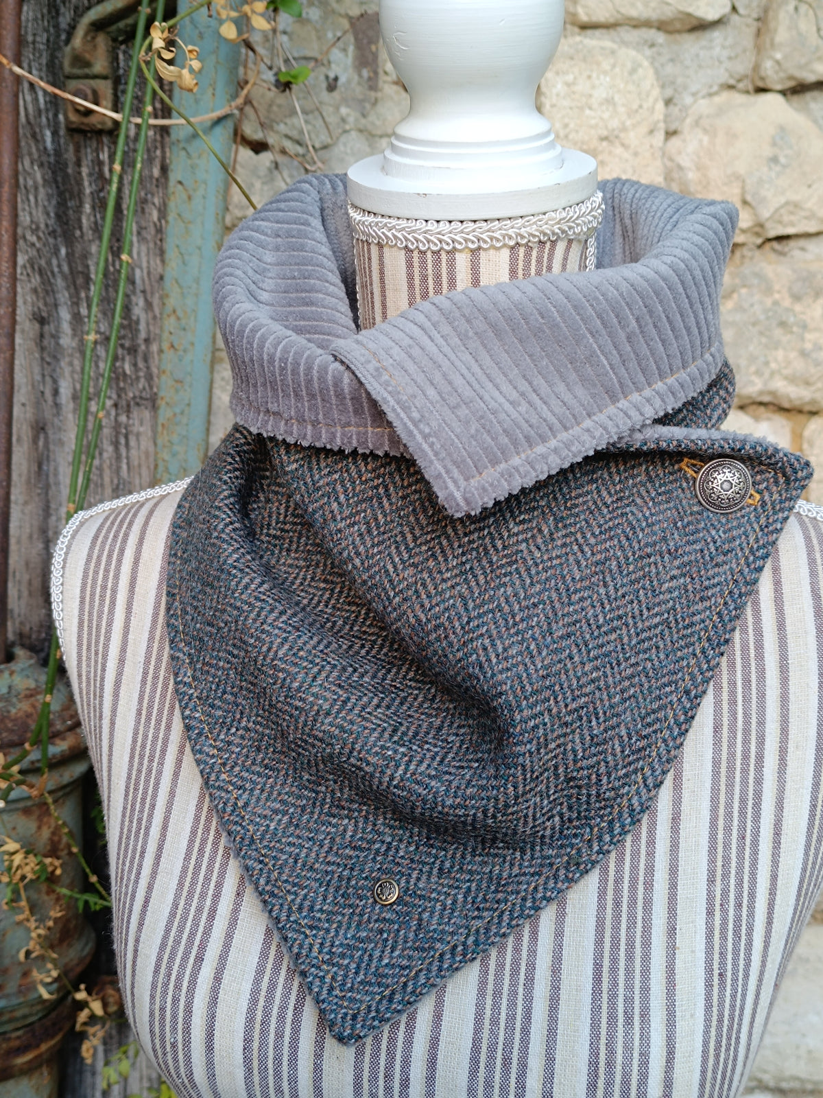 Tour de cou en tweed celtique gris doublé de velours côtelé