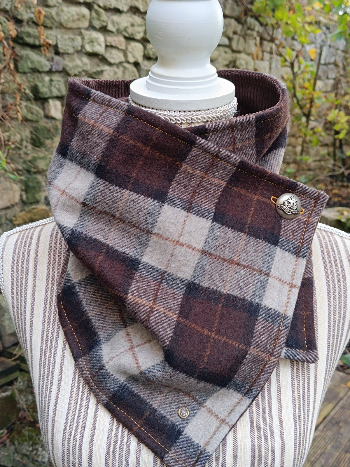 Tour de cou tartan écossais laine doublé velours côtelé et bouton vintage héraldique