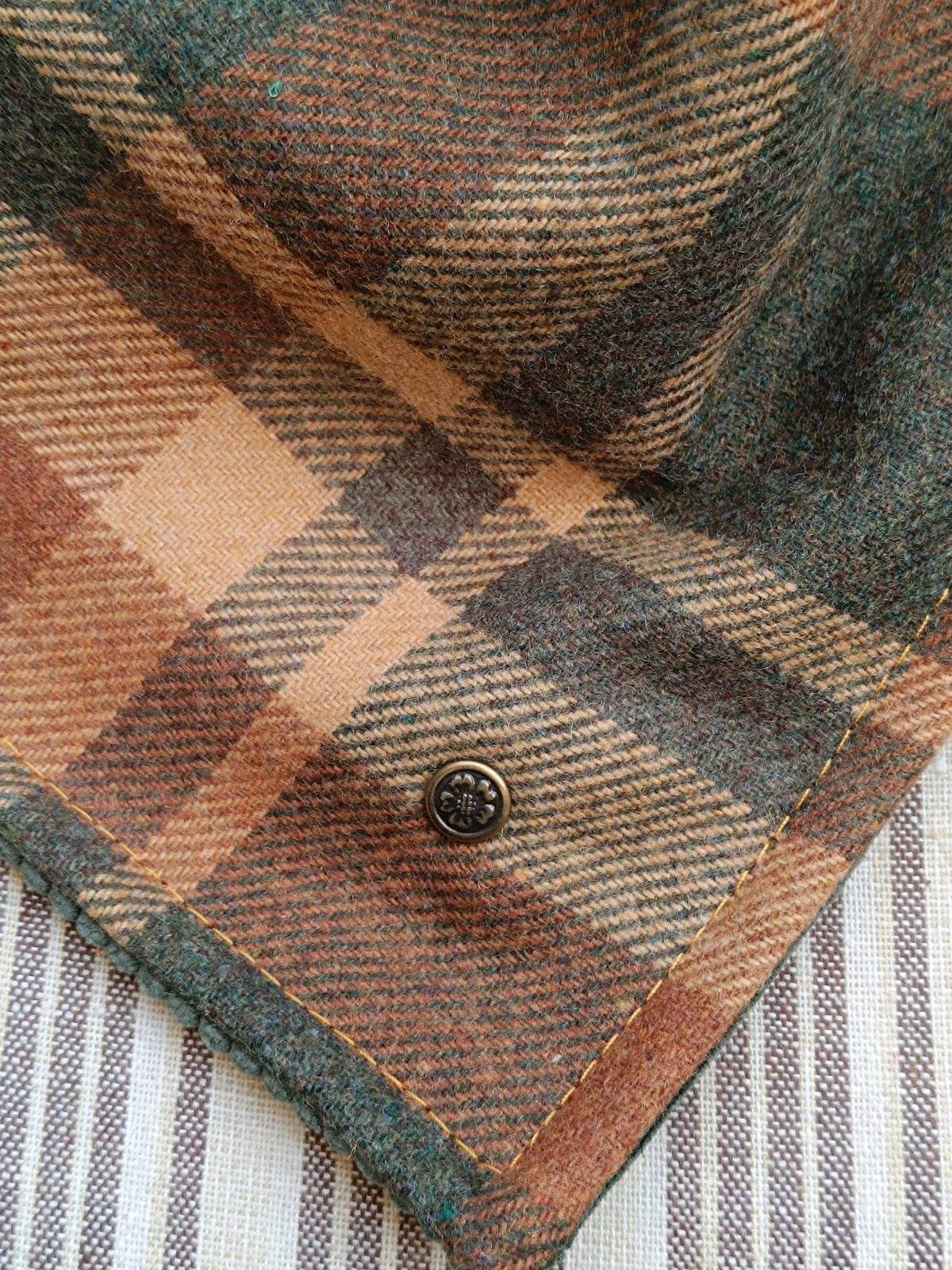 Tour de cou tartan écossais doublé de velours côtelé kaki bouton dragon vintage