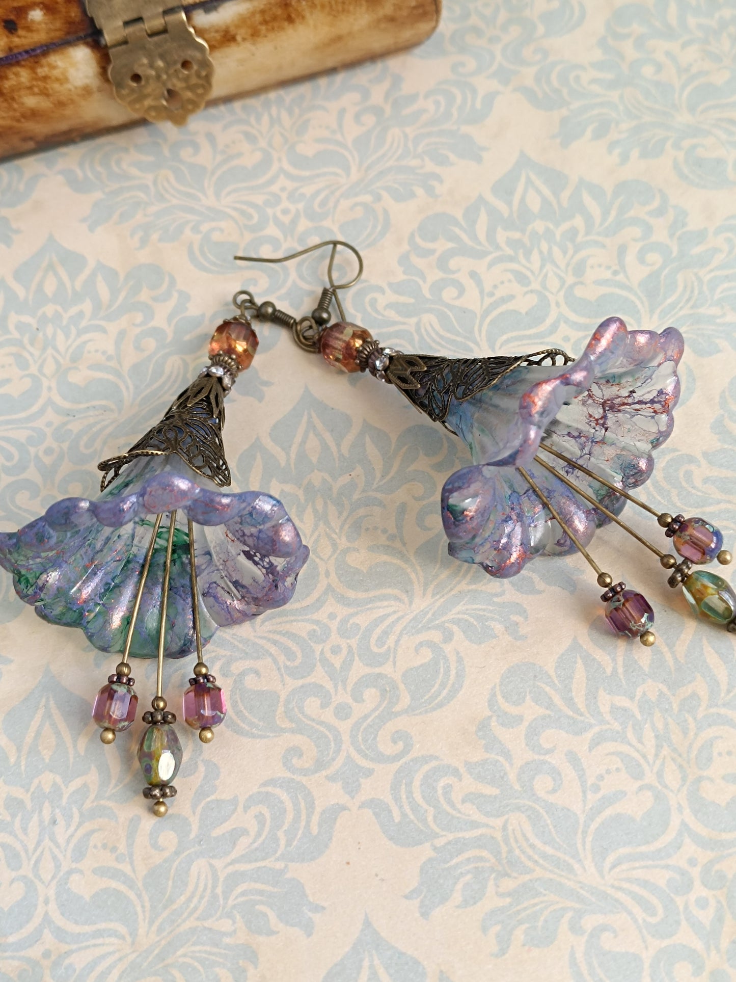 Boucles d'Oreilles Fleur Trompette mélancolique printanière