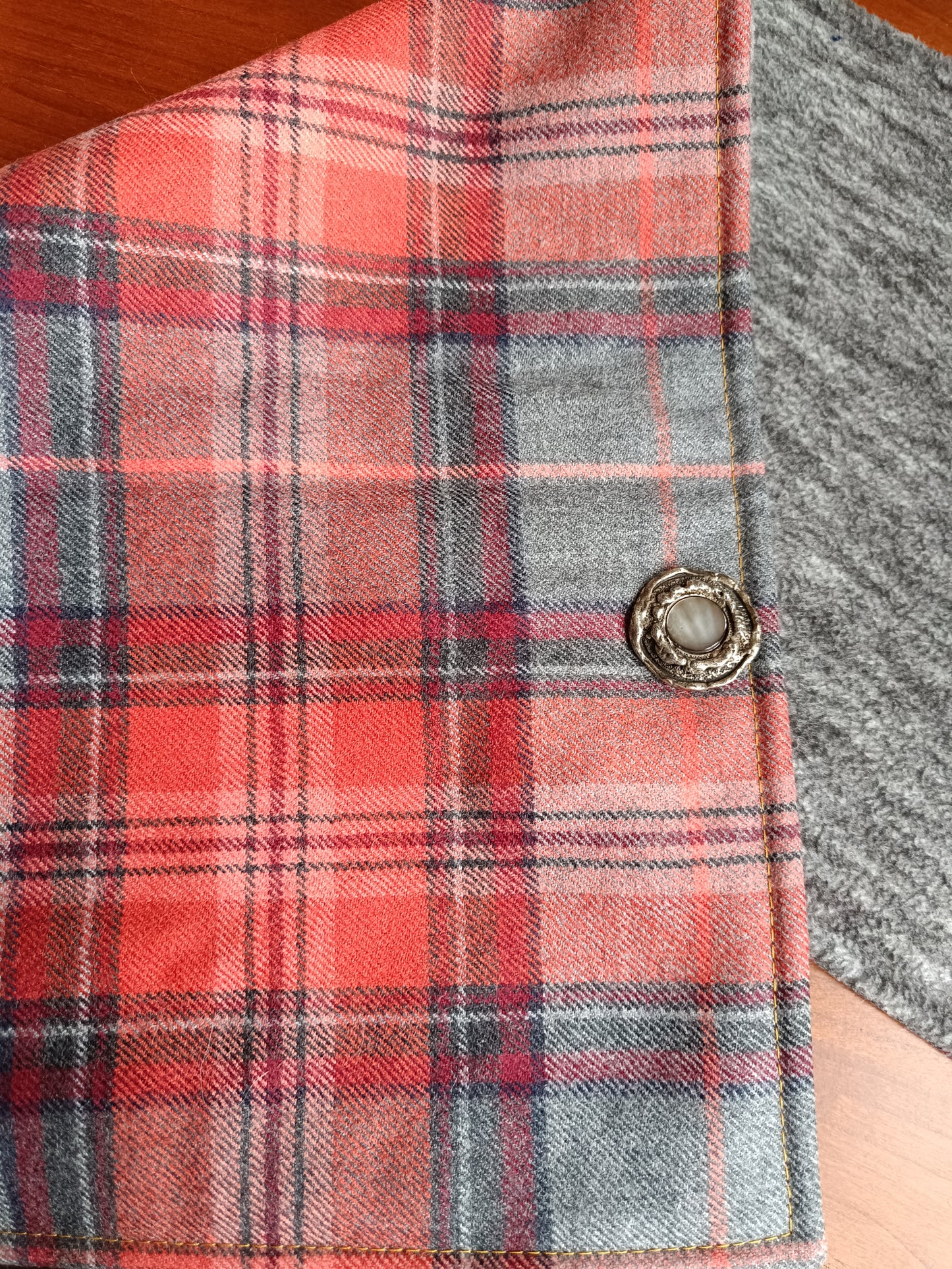 Tour de cou tartan laine doublé polaire - Bouton métal nacre et détail bronze