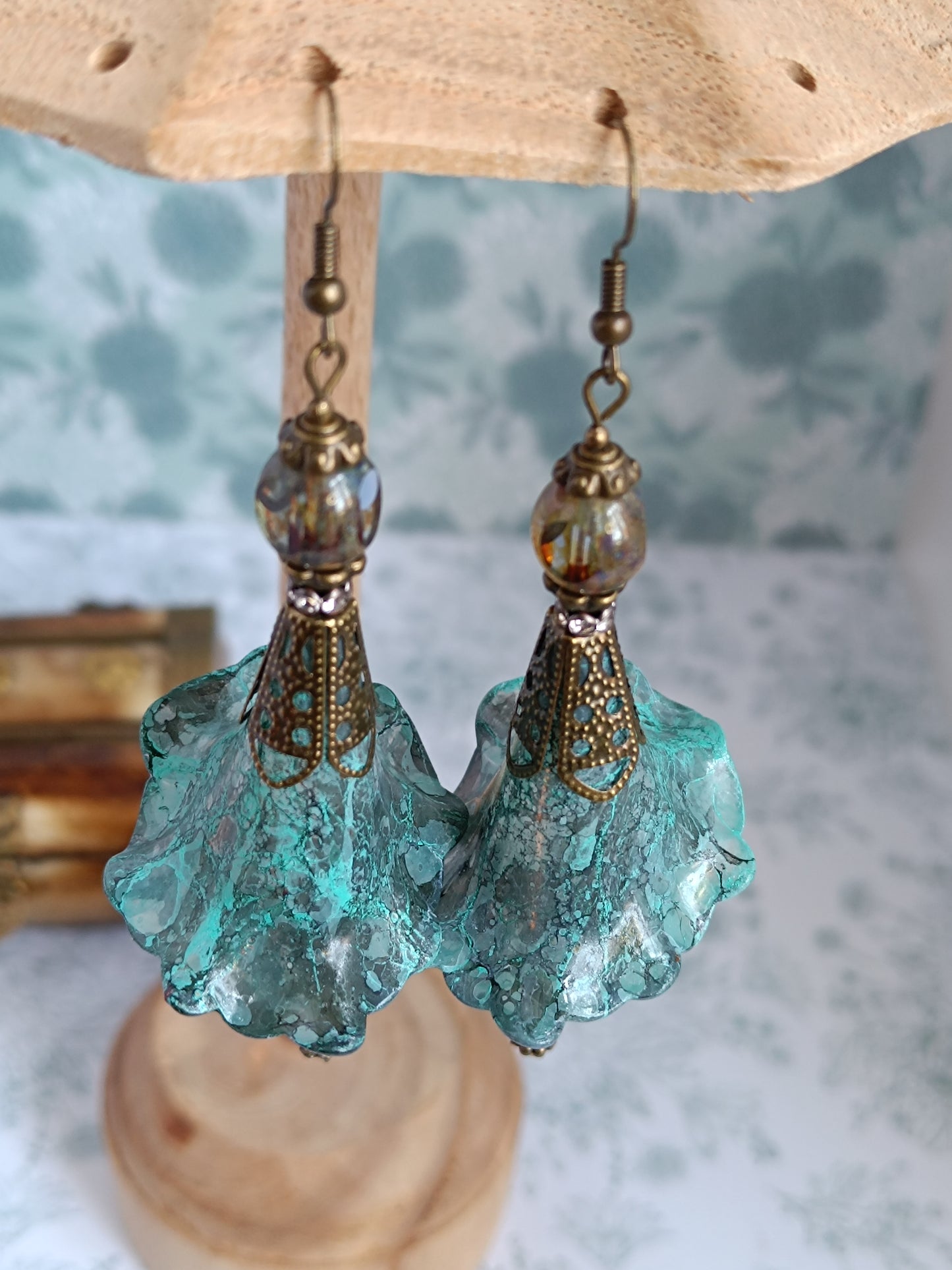 Boucles d'Oreilles Fleurs Lucite XXL - Perles Verre Tchèque