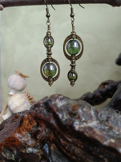 Boucles Oreilles Asymétriques Perles Verre Tchèque Vert Laiton Bronze Fait Main