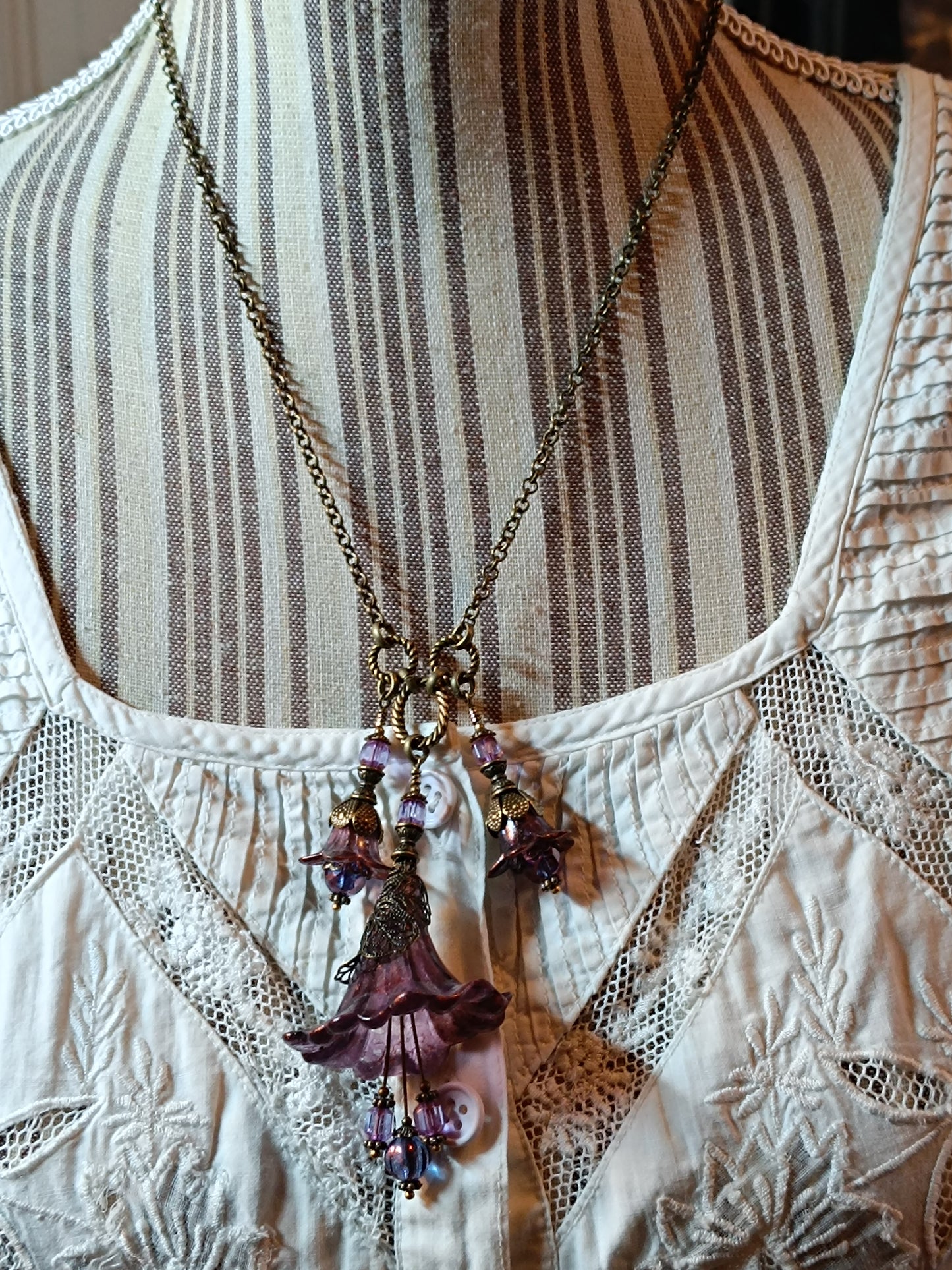 Collier Sautoir Fleurs Féeriques Améthystes - Lucite Peinte Main Bronze Antique