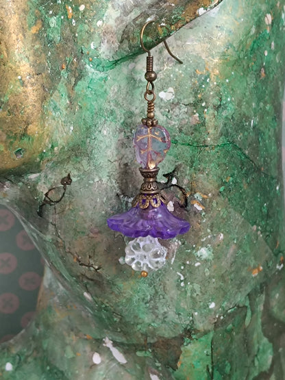 Boucles d'oreilles fleurs féeriques fleurets verts et feuilles roses
