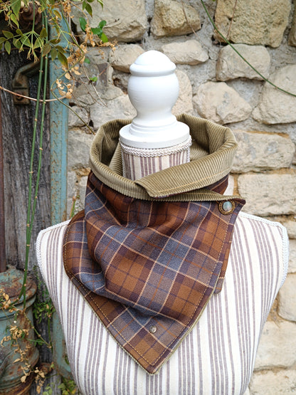 Tour de cou tartan pure laine velours côtelé kaki et bouton vintage métal et nacre